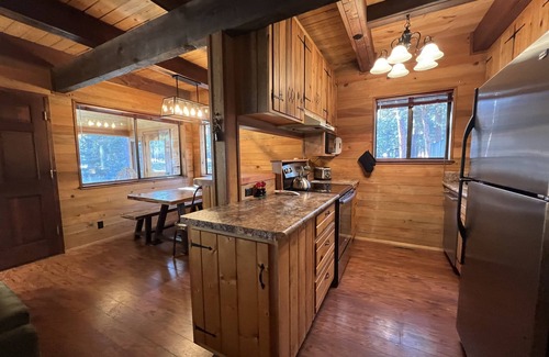 Sisters Cabina | Wooden A-Frame Cabin Nestled in the Tall Pines