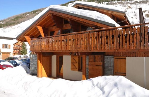 Le Bettaix Chalet De Esquí | Chalet de madera con jacuzzi y sala de cine a 150 m de las laderas