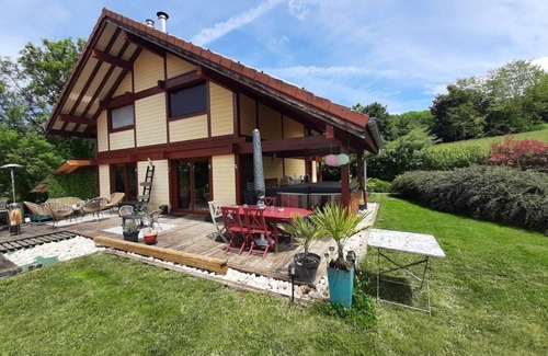 Saint-Genix-sur-Guiers Casa | Wooden family home CLIMATISATION and JACUZZI
