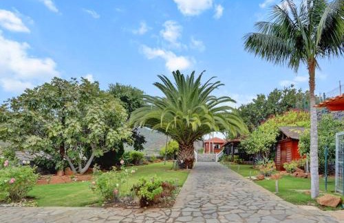 San Cristobal de La Laguna Casa | Wooden House with Private Pool Lush Garden