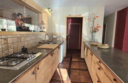 Aubas Cabaña | Casa de madera con piscina privada y Wifi, admite mascotas