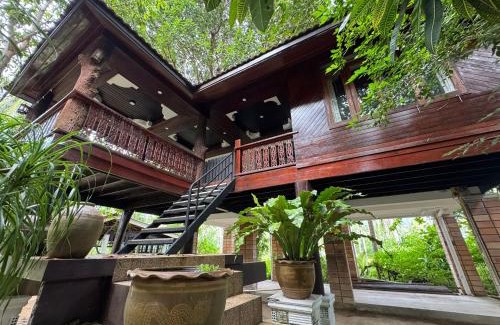 Chaloklum Casa | Wooden villa in resort with pool, 100m from the beach