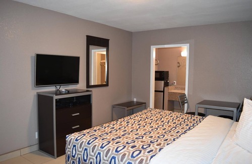 Sweet Home Hotel | Woodfield Inn & Suites