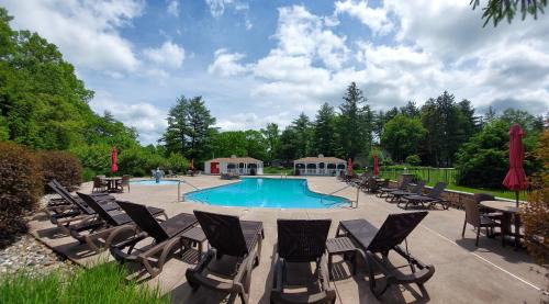 Mount Pocono Hotel | Woodfield Manor - A Sundance Vacations Property