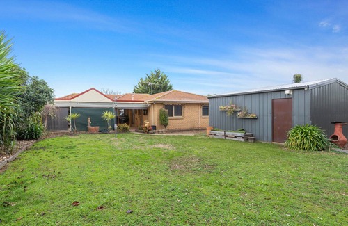 Melton West Casa | Woodgrove Penthouse - 36 min drive to MEL airport