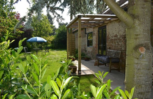 Woodhall Spa Casa | Woodhall Spa a 10 minute walk to centre, garden, pet friendly, private parking.