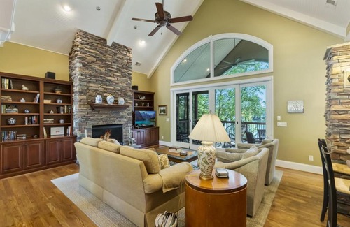 West Union Casa | Woodhaven Dr - A Keowee Waterfront Home To Wow Everyone