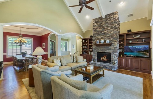 West Union Casa | Woodhaven Dr - A Keowee Waterfront Home To Wow Everyone