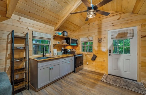 Mentone Cabina | Woodland Cabin Retreat: Relax with Modern Touches