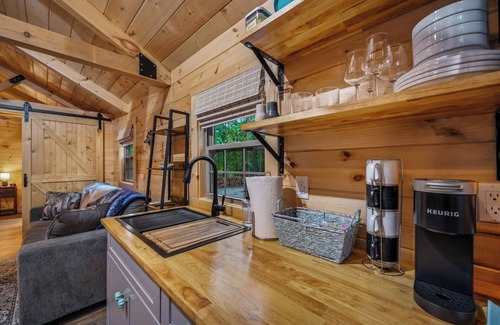 Mentone Cabina | Woodland Cabin Retreat: Relax with Modern Touches
