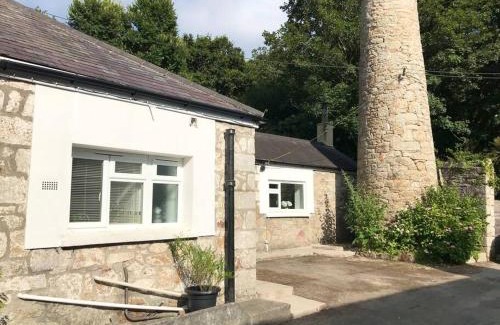 Helston Casa | Woodland cottage in Cornwall with walled garden