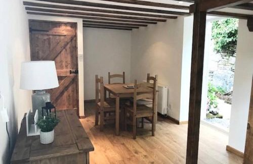 Helston Casa | Woodland cottage in Cornwall with walled garden