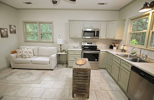 Laurel Cabaña | Woodland Cottage on Hidden Pond