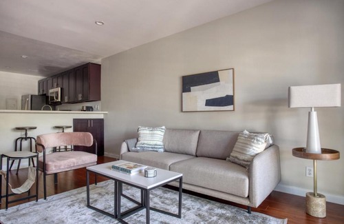 Woodland Hills Apartamento | Woodland Hills 1BR w pool gym nr Warner center LAX-893