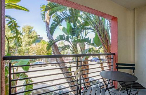 Woodland Hills Apartamento | Woodland Hills 1BR w pool gym nr Warner center LAX-893