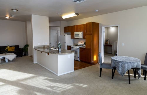 Warner Center Apartamento | Woodland Hills 2 Bedroom City Views Close to Los Angeles