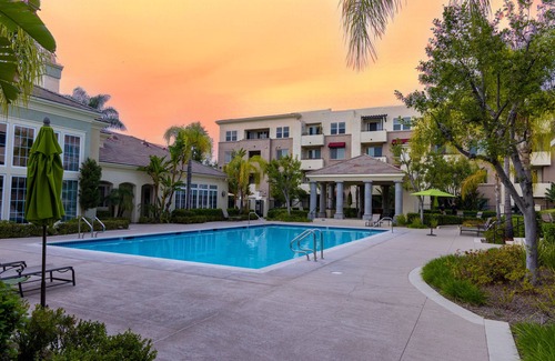 Warner Center Apartamento | Woodland Hills 2 Bedroom City Views Close to Los Angeles