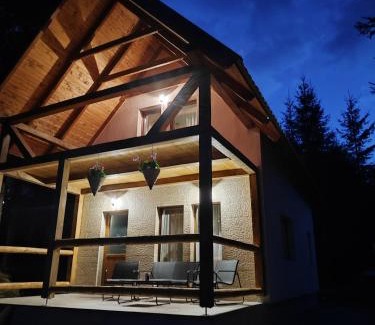 Sincraieni Casa | Woodland house *