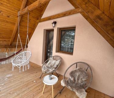 Sincraieni Casa | Woodland house *
