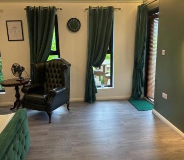 Londonderry Apartamento | Woodland lodge green room