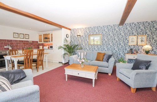 Hele Cabaña | WOODLAND VIEW, pet friendly, character holiday cottage in West Down
