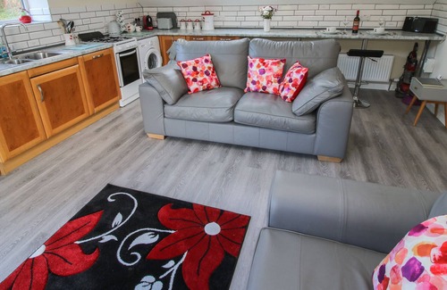 Mold Cabaña | WOODLAND VIEW, romantic in Llanarmon-Yn-Ial