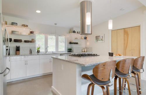 Housatonic Casa | Woodland Zen by AvantStay Modern Design Patio