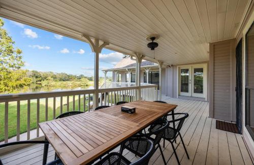 College Park Casa | Woodlands Area Lake View Retreat