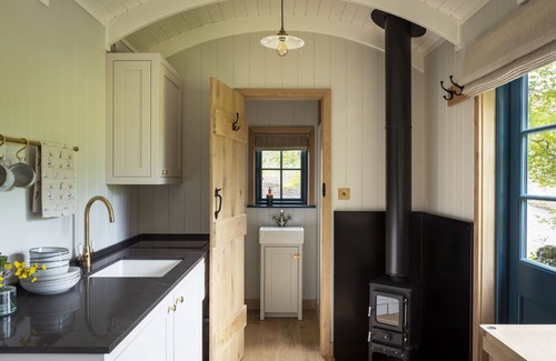 Baslow Cabaña | Woodlands Shepherd's Hut/Chatsworth Estate
