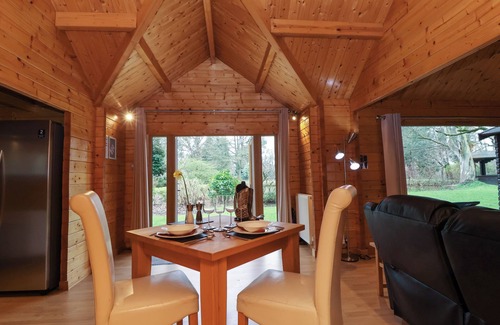 Willand Cabaña | WOODPECKERS, character holiday cottage, with hot tub in Willand