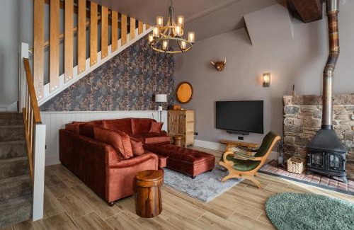 Paignton Casa | Woodpeckers - Stylish luxury property with hot tub