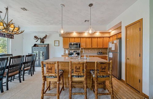 Seven Springs Condominio | Woodridge at Seven Springs - Spacious & Cozy 4 BR/4 BA Mountaintop Condo!!