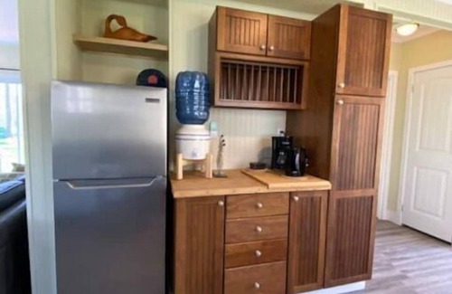 Sherkston Cabaña | Woodsandwaves Cottage Retreat