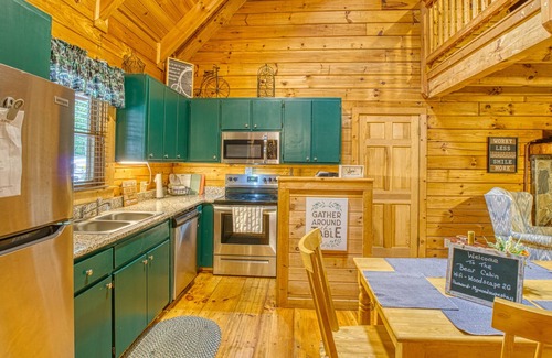Pine Mountain Valley Cabina | Woodscape Cabins "Bear" - Main Cabin of Triplex