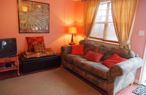 Agassiz Hotel | Woodside Inn