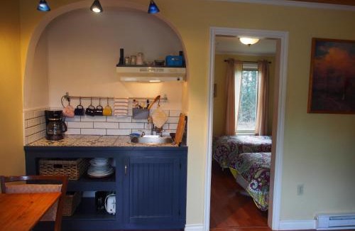 Agassiz Hotel | Woodside Inn