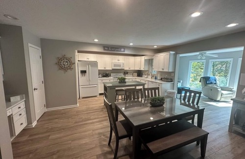Bronston Condominio | Woodson Bend 108-4. Fully Updated First Floor Lake View Condo.