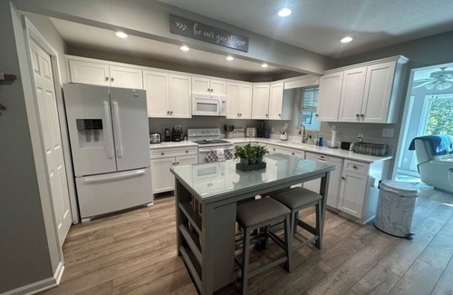 Bronston Condominio | Woodson Bend 108-4. Fully Updated First Floor Lake View Condo.