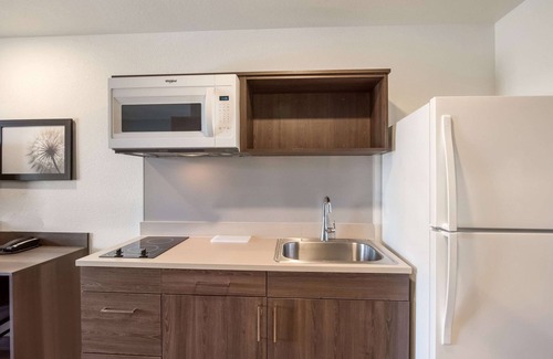Colorado Springs Hotel | WoodSpring Suites Colorado Springs North - Air Force Academy