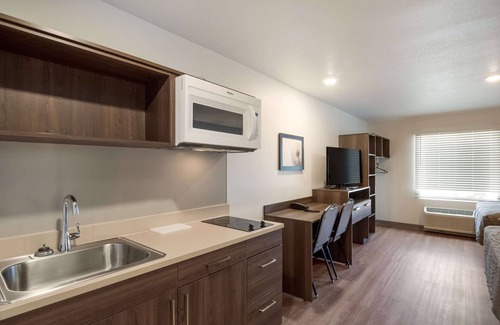 Colorado Springs Hotel | WoodSpring Suites Colorado Springs North - Air Force Academy