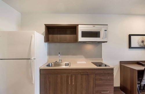 Colorado Springs Hotel | WoodSpring Suites Colorado Springs North - Air Force Academy