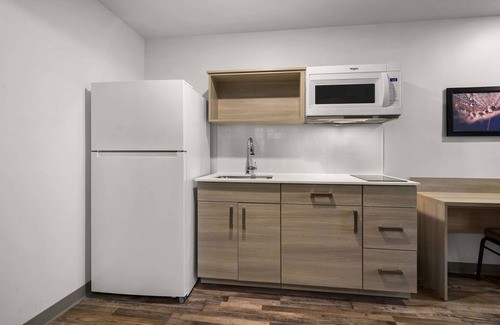 Dearborn Hotel | Woodspring Suites Dearborn - Detroit