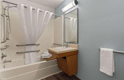 Macon Hotel | WoodSpring Suites Macon North