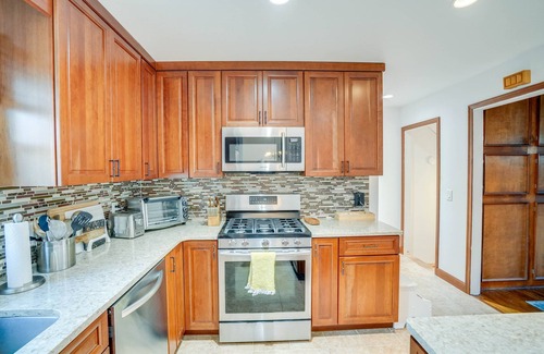Woodstock Casa | Woodstock Getaway w/ Hot Tub ~ 2 Mi to Dtwn!