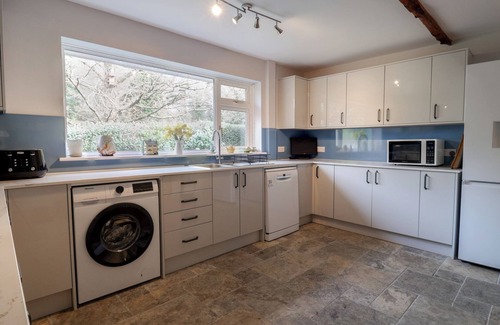 Eleighwater Casa | WOODSTOCK, pet friendly, with open fire in Chard