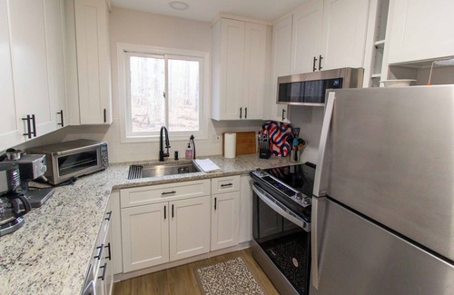 Gouldsboro Cabina | Woodsy A-Frame in Pocono Mountain Resort, Family and Pet Friendly!