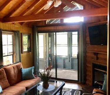 Kingsley Casa | Woodsy and Private- Rustic Cabin