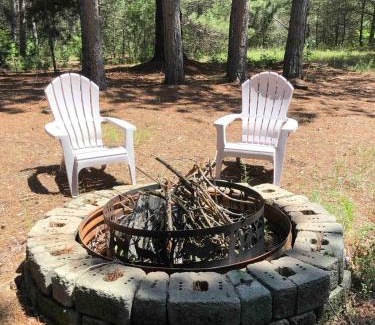 Kingsley Casa | Woodsy and Private- Rustic Cabin