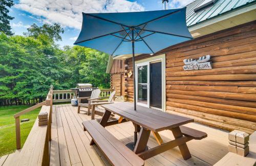 Beaver Cove Casa | Woodsy Beaver Cove Cabin with Deck and Fire Pit!