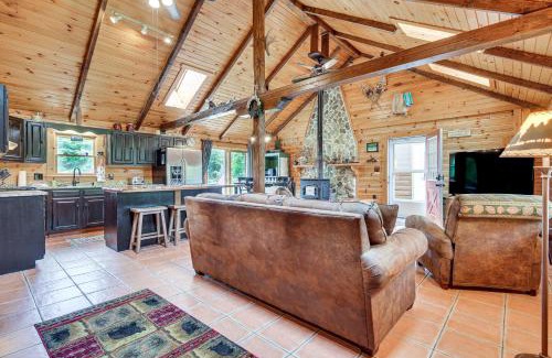 Beaver Cove Casa | Woodsy Beaver Cove Cabin with Deck and Fire Pit!